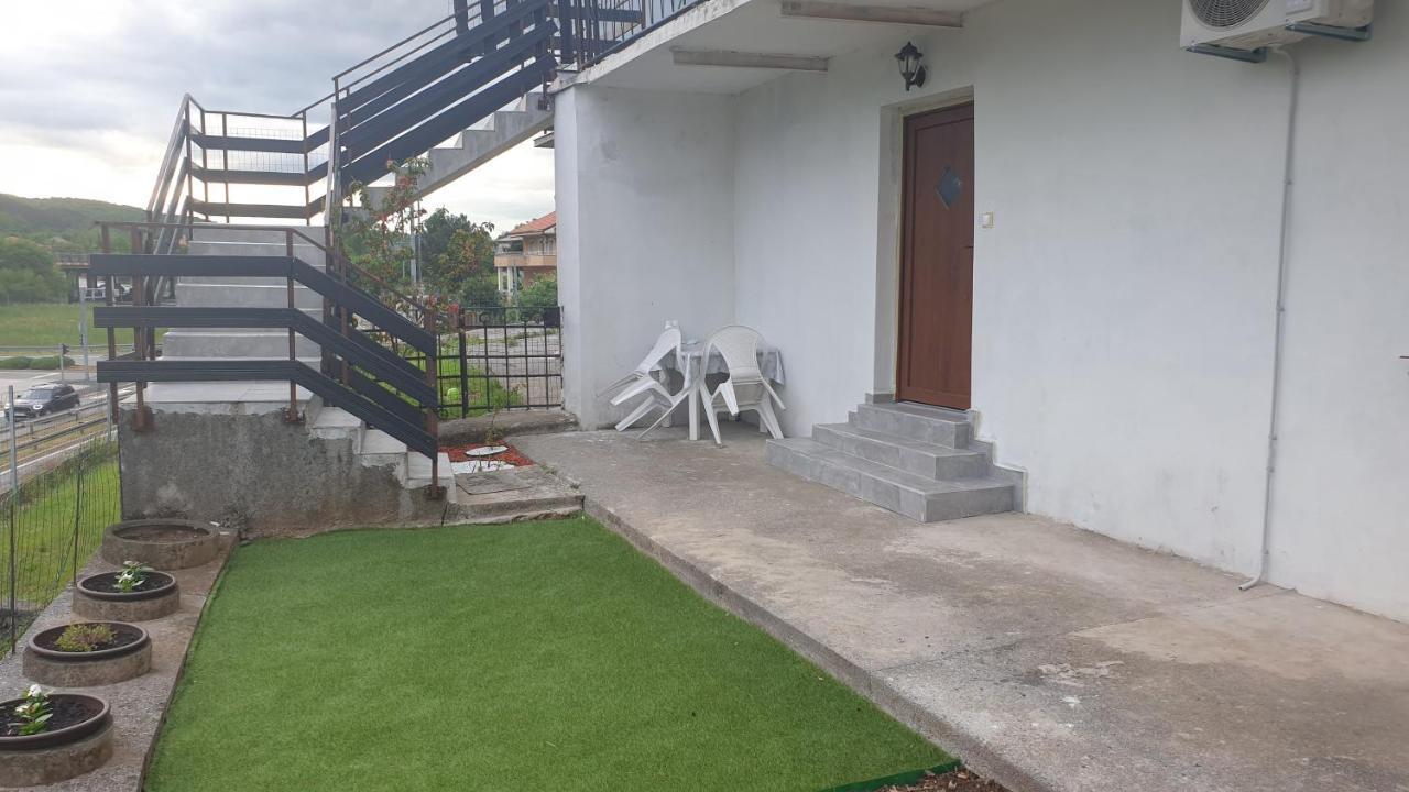 Apartman Lusi Buzdohanj Zewnętrze zdjęcie